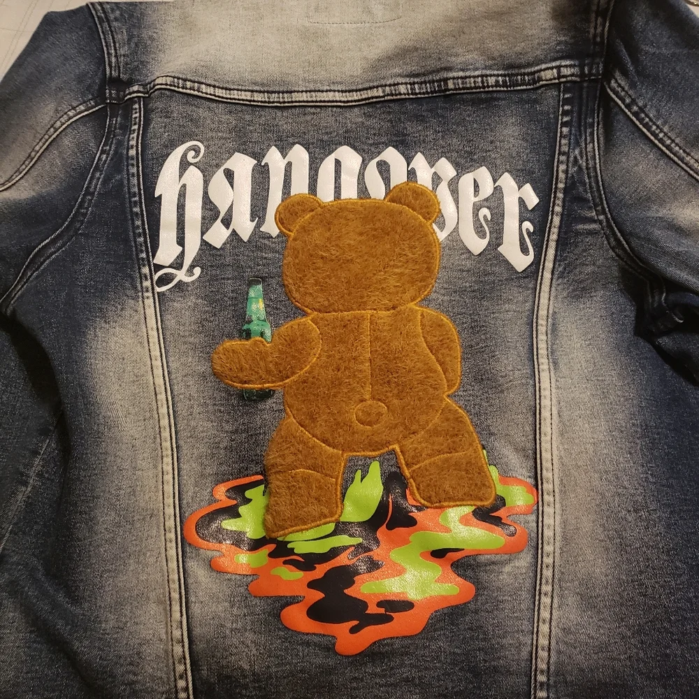 Mens Fifth Loop small jacket with fur bear emblem on back. - Picture 9 of 10